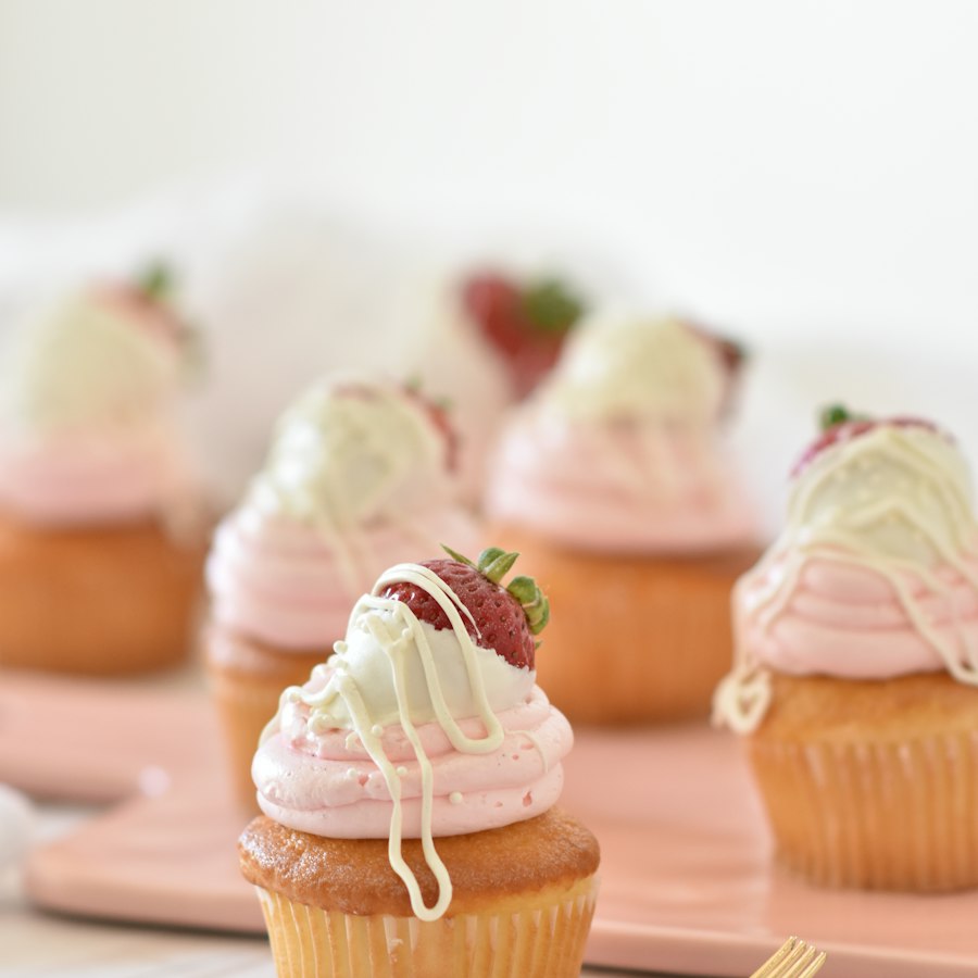 Çilekli Bulut Cupcake